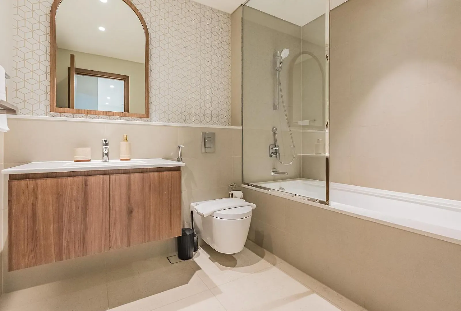 Apartment Beach Escape 1Br-Vida Residences Creek Beach Dubai